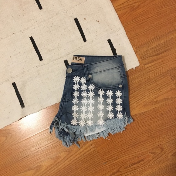 Reverse Daisy Embroidered Denim Shorts - Picture 2 of 3